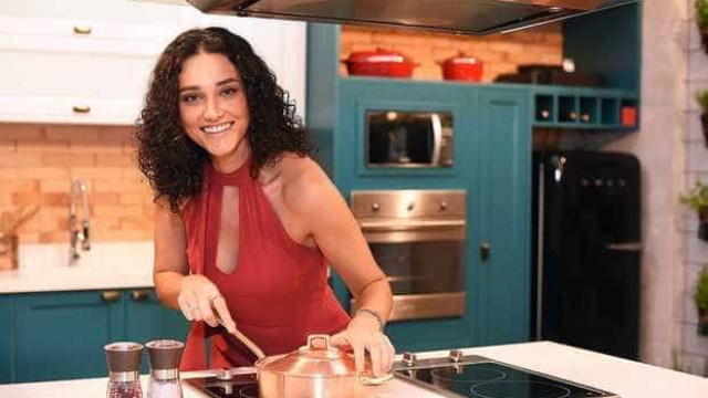 Débora Nascimento ostenta em cozinha que custou R$ 118 mil