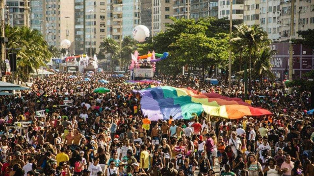 Parada LGBT no Rio pede liberdade para transformar o corpo