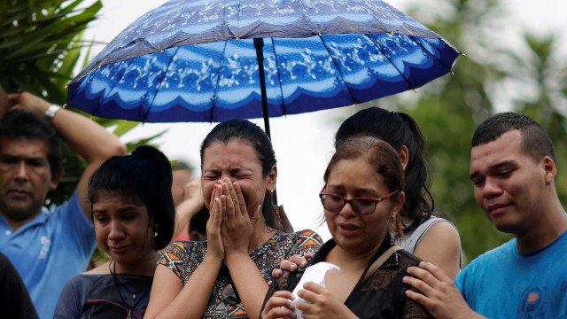 Manaus: familiares de presos protestam
após mais 5 mortes em cadeia