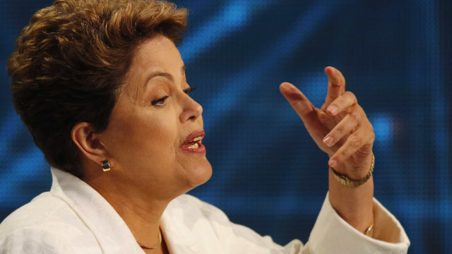 Na Itália, Dilma denuncia 'golpe' e defende democracia