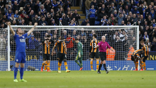 Leicester City vence a segunda sem Ranieri 
e respira no Inglês