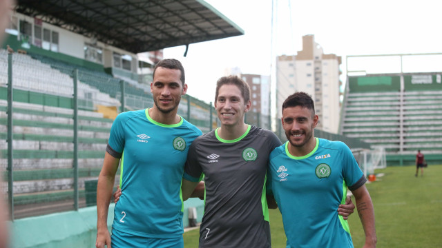 Com Neto, Ruschel e Follmann, Chape treina
antes de estreia em casa