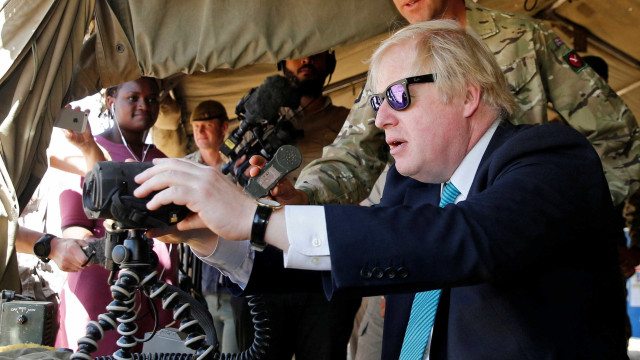 Boris Johnson quer tom mais
 crítico dos EUA em relação à Rússia