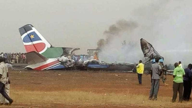 Avião cai e pega fogo em aeroporto 
do Sudão do Sul