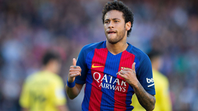 Neymar discute com auxiliar do Barça e ouve: 
'Foco na carreira'