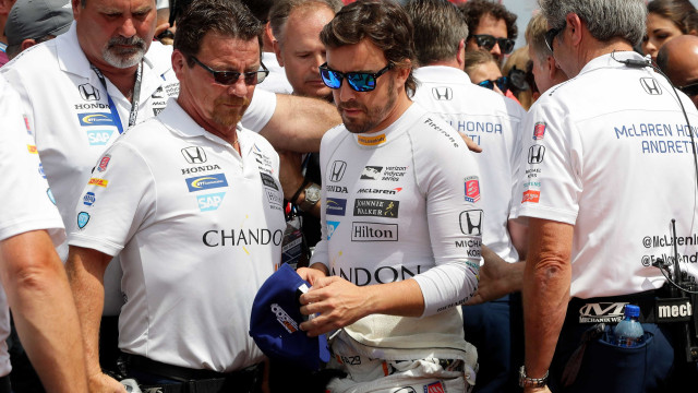 Motor falha e Alonso abandona as 500 Milhas de Indianápolis
