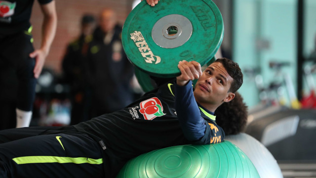 Thiago Silva volta a ser titular e capitão da 
seleção brasileira