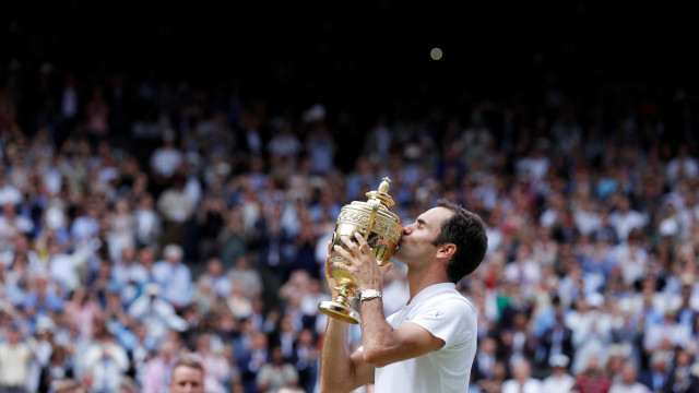 Federer derrota croata e faz história em Wimbledon