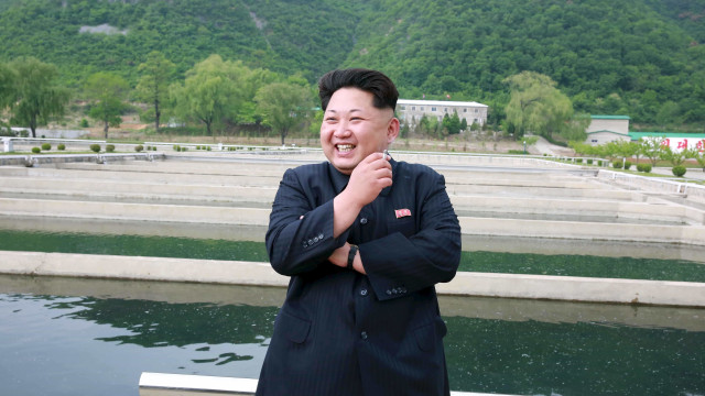 Coreia do Norte recua e adia plano de atacar EUA