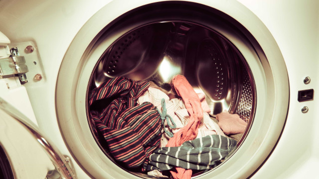 Você lava roupa sem compartilhar bactérias? Descubra