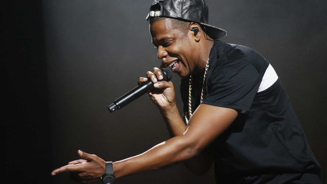 Jay-Z faz homenagem a Chester Bennington durante show no Reino Unido