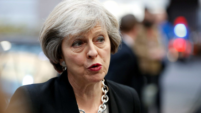 Primeira-ministra do Reino Unido promete manter direitos