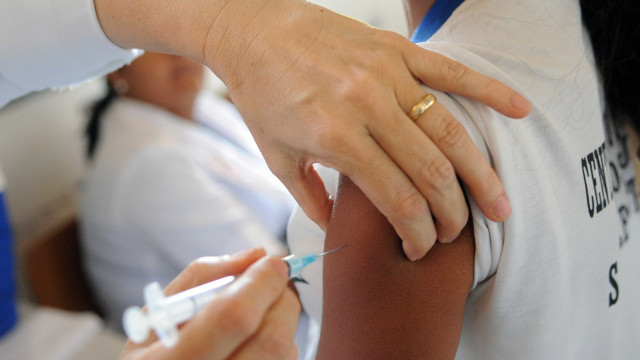 Postos de saúde abrem neste sábado para atualizar vacinas de crianças