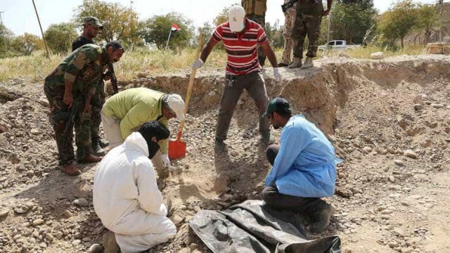 Valas são descobertas com cerca de 400 corpos no Iraque