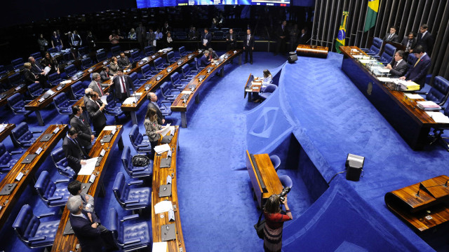 Senado aprova voto distrital misto para deputados e vereadores