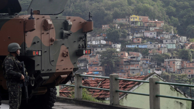 Secretaria vai apurar tiros de policiais em direção a UPP no Rio