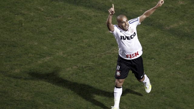 Corinthians gastará mais de R$ 1 milhão com Emerson Sheik, diz site