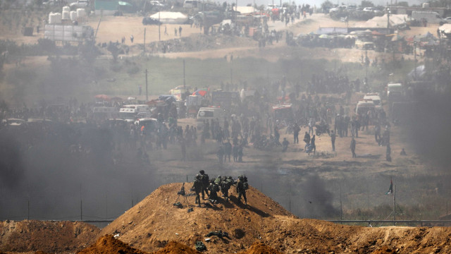Gaza: 2 palestinos morrem e centenas se ferem após ataque de Israel