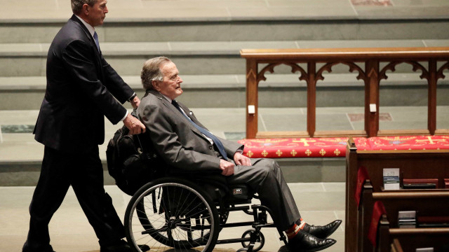 Ex-presidente dos EUA George H.W. Bush deixa UTI
