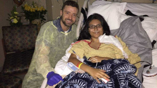 Cantor Justin Timberlake visita vítimas de atentado em escola dos EUA