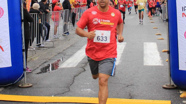 Atleta infarta e morre durante corrida de rua em Guarujá (SP)