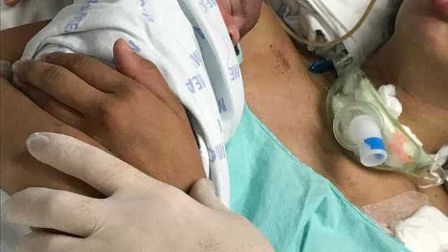 Mãe sai do coma após sentir o filho no colo pela primeira vez