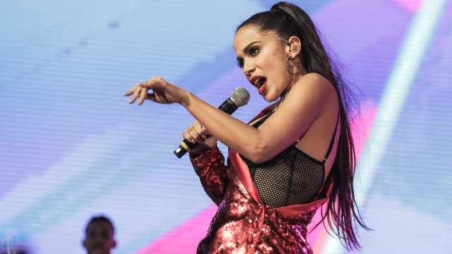 Anitta deixa de seguir ex no Instagram e 'investe' em colombiano