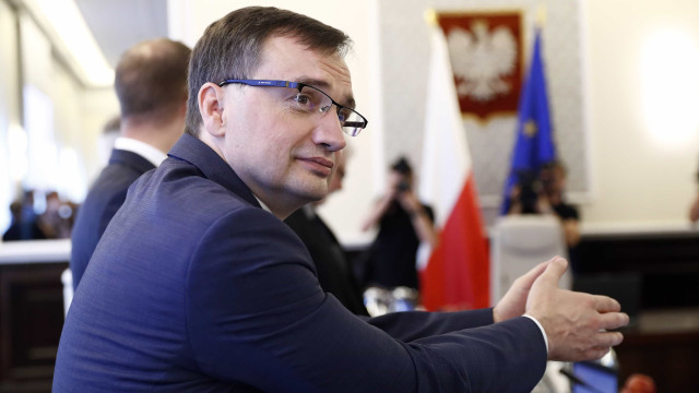 Polônia recua em reforma do Judiciário após pressão da UE