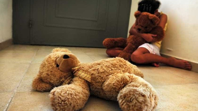 Criança é estuprada após ser entregue pela mãe a suposto traficante