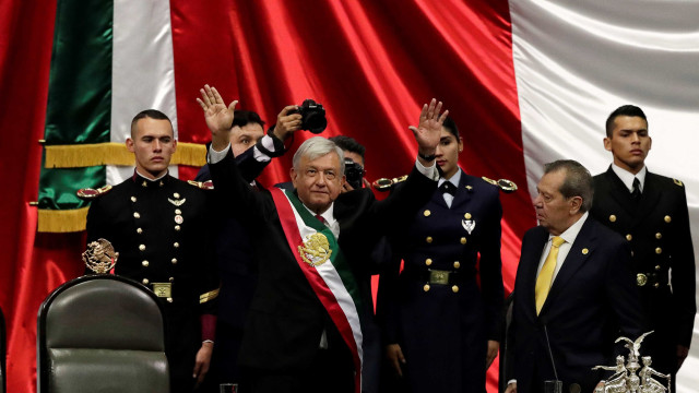 López Obrador toma posse e promete transformação radical no México