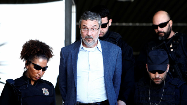 Juiz intima Palocci para depor na ação contra Lula dos caças suecos