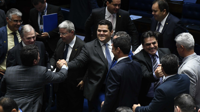 Davi Alcolumbre votou contra cassação de Aécio Neves