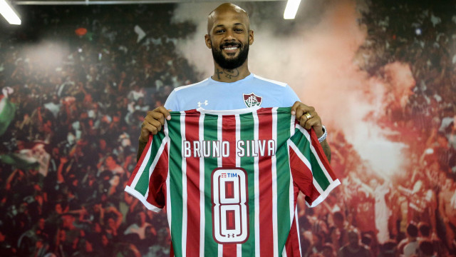 Jogador do Fluminense é denunciado por cuspir em direção a torcedores