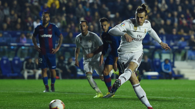 Com gols de Benzema e Bale, Real Madrid vence Levante pelo Espanhol