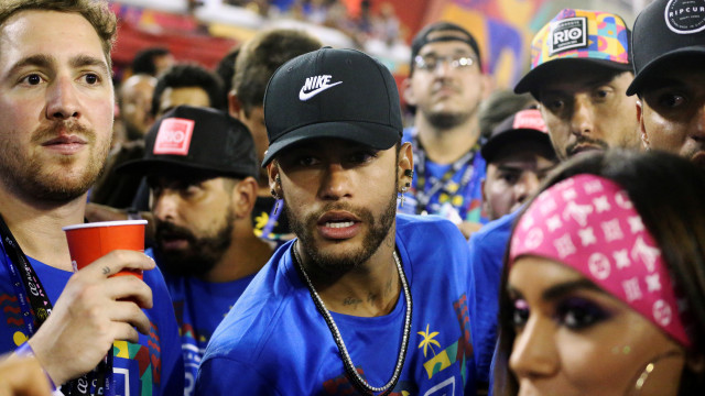 BOMBA! Neymar e Anitta beijam muito em área reservada no Carnaval
