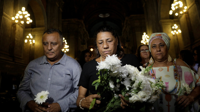 Missa de 1 ano da morte de Marielle é marcada por emoção no Rio