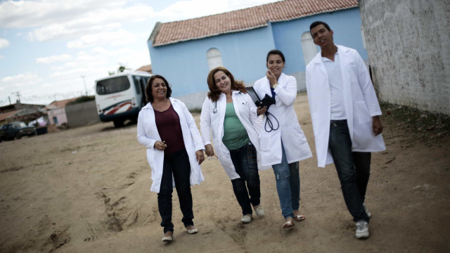 Saúde pretende regularizar situação de médicos cubanos no Brasil