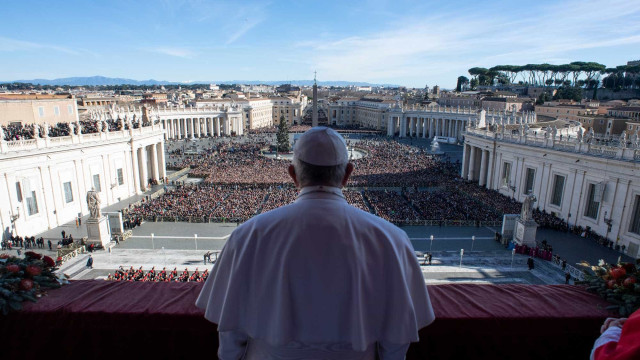 Vaticano confirma existência de diretriz secreta para padres com filho
