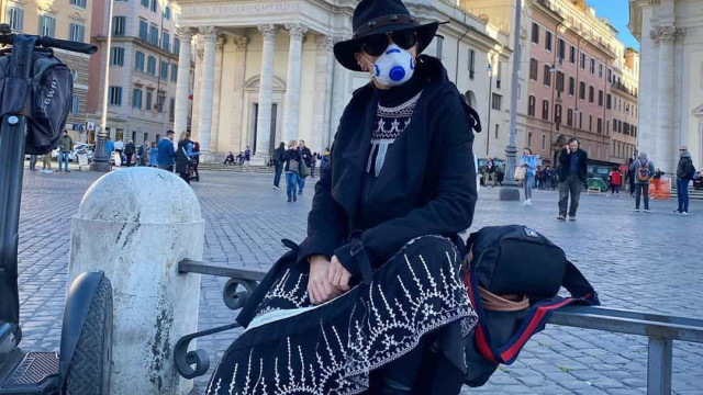 Galisteu posta foto na Itália e internautas se preocupam