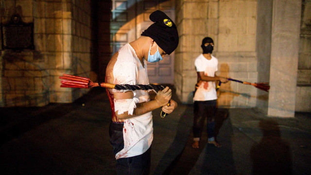 Filipinas mantém ritual sangrento de Páscoa; imagens impressionam