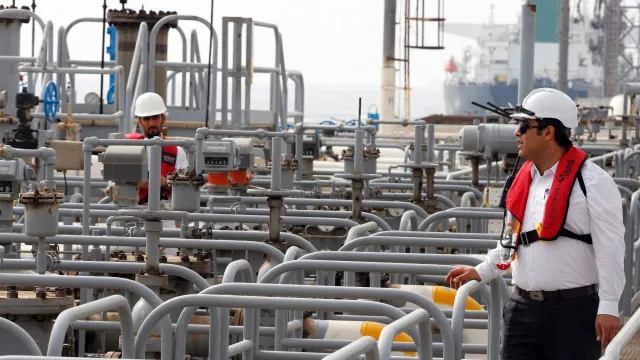 
                    Infraestrutura petrolífera de Kharg sem danos após ataque dos EUA
                