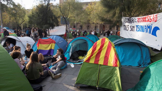 Estudantes acampados em protesto na Universidade de Barcelona