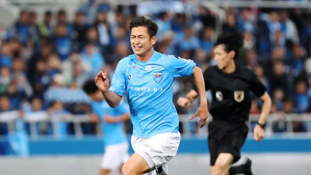 
                    Aos 59 anos, Kazuyoshi Miura bate recorde ao marcar dois gols no Japão
                