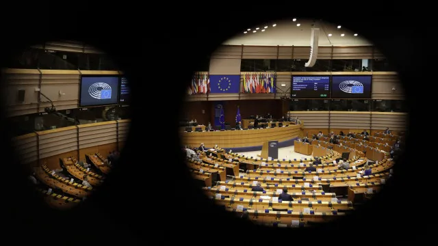
                    Parlamento Europeu aprova avanço do euro digital e mira Visa e Mastercard
                