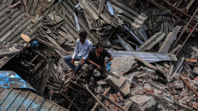Desabamento de prédio na Índia deixa 41 mortos