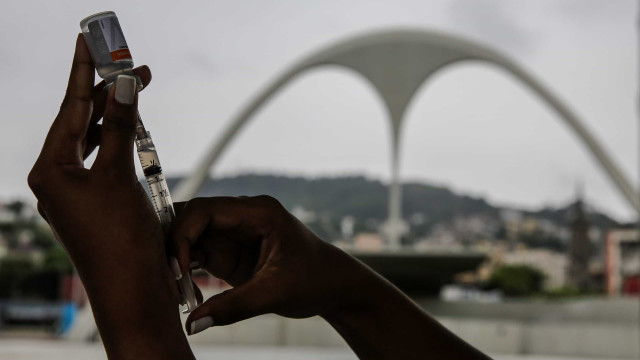 Falta de doses atrasa vacinação no Brasil