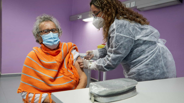 Brasil já aplicou mais de 4 milhões de doses de vacina contra a covid-19