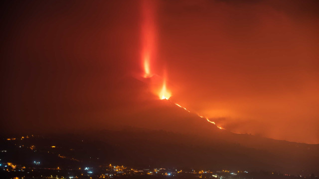 Novo rio de lava em La Palma arrasta blocos equivalentes a três andares