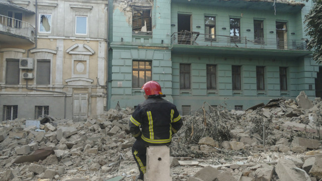 Ataque noturno russo a Odessa deixa dois mortos e 22 feridos