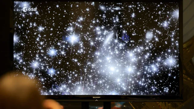 
                    Telescópio Euclides encontra quasares entre os mais antigos do Universo
                
